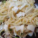 シーフードミックスしめじセロリチーズパスタ 炒め